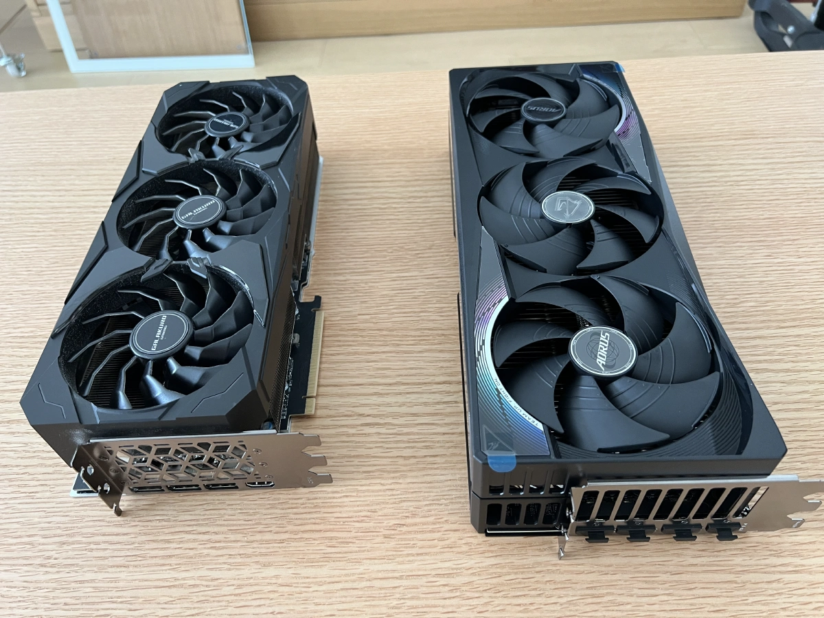 RTX4090(左)とRTX5090(右)の比較